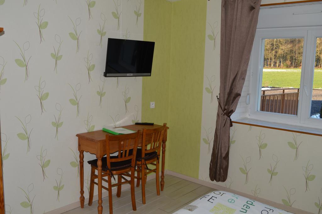 Chambres Et Table D'Hotes La Trottelee Bellefontaine  객실 사진